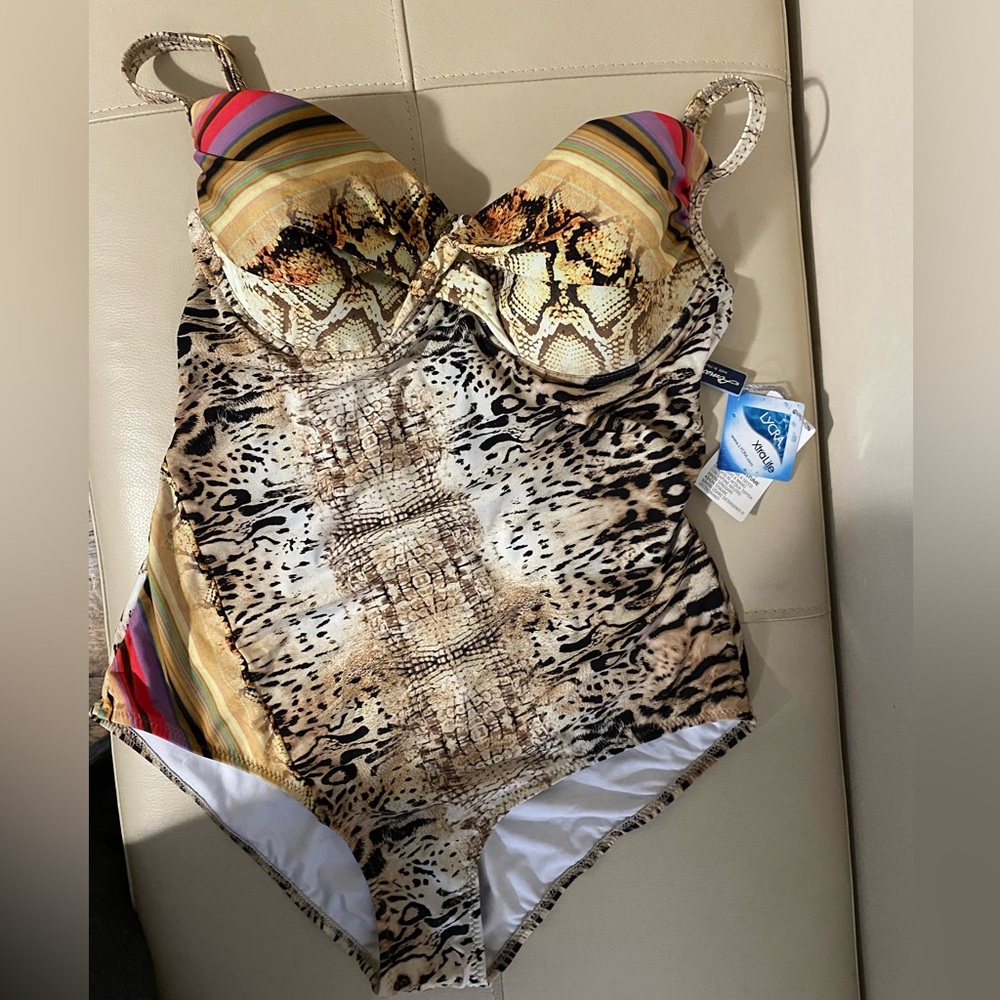 NWT Swimsuit one piece fits like size L with D cups